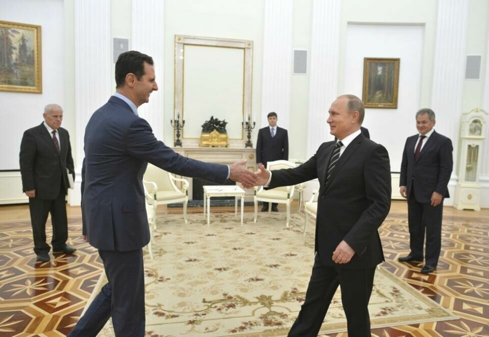 Russlands president Vladimir Putin (til høyre) har tatt imot Syrias president Bashar al-Assad med åpne armer etter borgerkrigen i landet. Russlands president Vladimir Putin (til høyre) har tatt imot Syrias president Bashar al-Assad med åpne armer etter borgerkrigen i landet. Foto: Ria Novosti / Reuters
