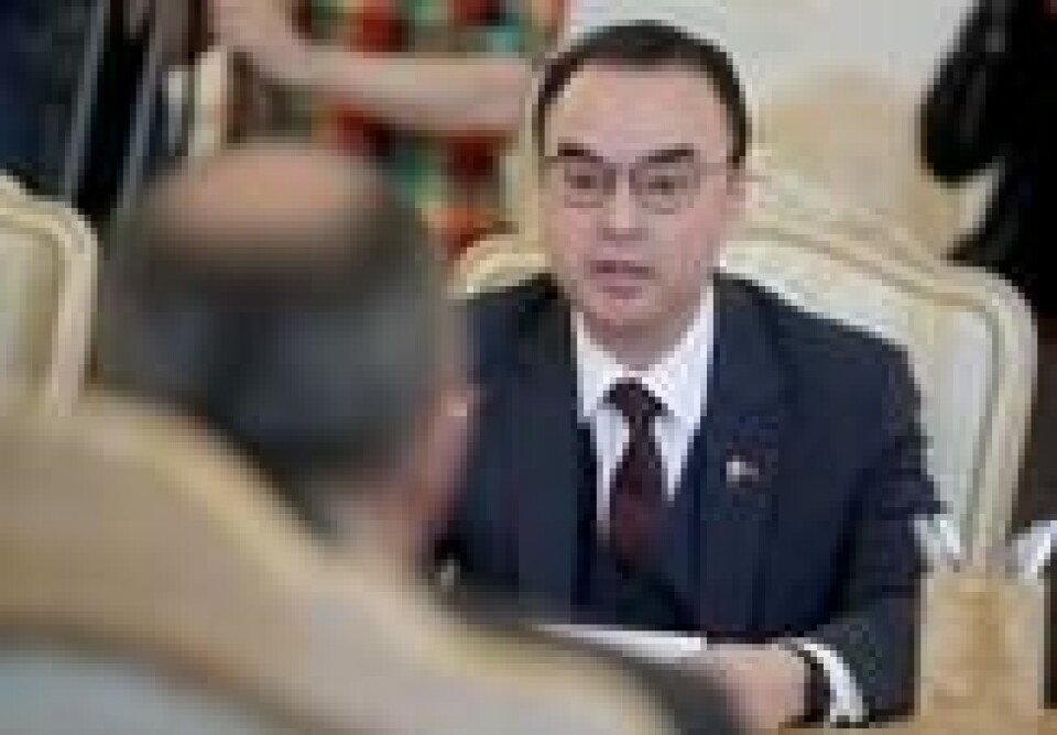 Filippinenes utenriksminister Alan Peter Cayetano (t.h) under et møte med sin russiske kollega, Sergej Lavrov, 15. mai 2018. Scanpix/EPA. Filippinenes utenriksminister Alan Peter Cayetano (t.h) under et møte med sin russiske kollega, Sergej Lavrov, 15. mai 2018. Scanpix/EPA.