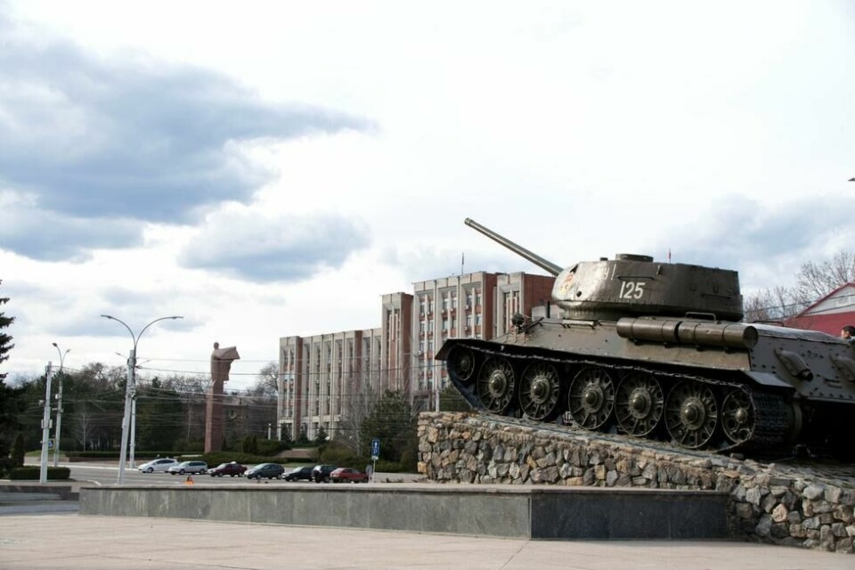 Transnistria er en region som ifølge FN tilhører Moldova. Fortsatt henger det en sovjetisk eim i luften her. Regionen grenser til Ukraina. Transnistria er en region som ifølge FN tilhører Moldova. Fortsatt henger det en sovjetisk eim i luften her. Regionen grenser til Ukraina.
