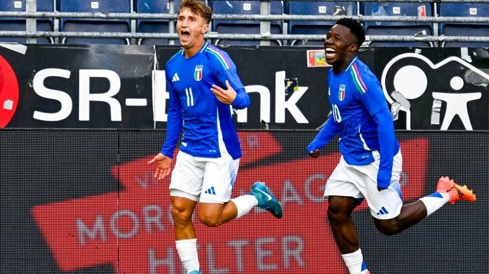 Tommaso Baldanzi jubler sammen med pasningslegger Wilfried Gnonto etter å ha gitt Italia ledelsen i EM-kvalifiseringskampen for U21-landslag i Stavanger. Foto: Carina Johansen / NTB