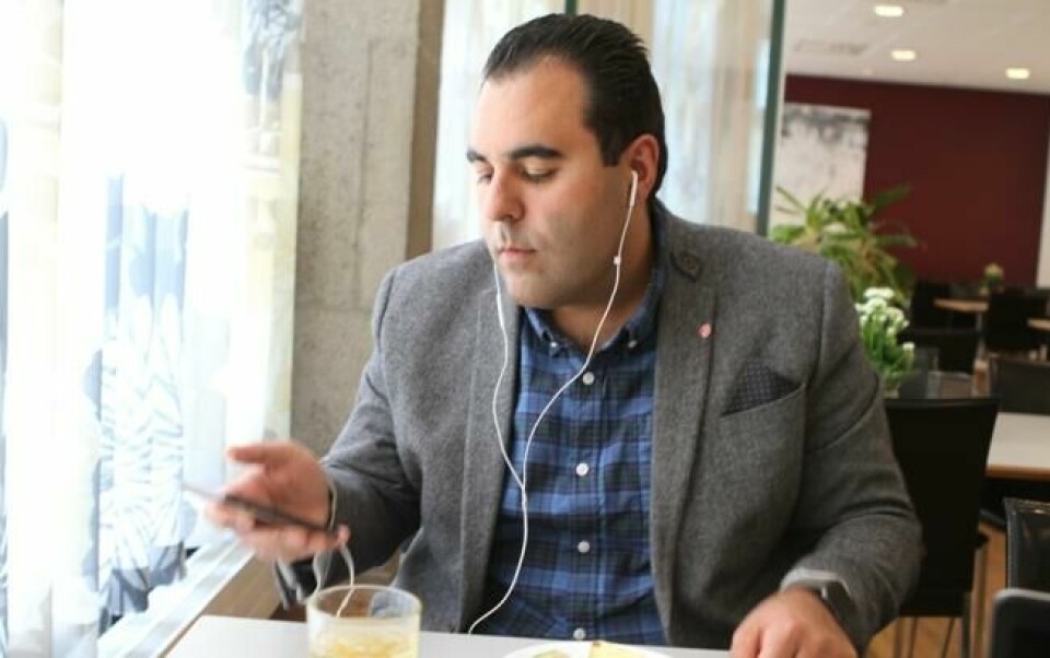 LEDER MIGRASJONSUTVALG: Ap meisler ut ny politikk på asyl- og innvandringsfeltet. Utvalget ledes av Masud Gharahkhani. LEDER MIGRASJONSUTVALG: Ap meisler ut ny politikk på asyl- og innvandringsfeltet. Utvalget ledes av Masud Gharahkhani. Foto: Mads Fremstad / ABC Nyheter