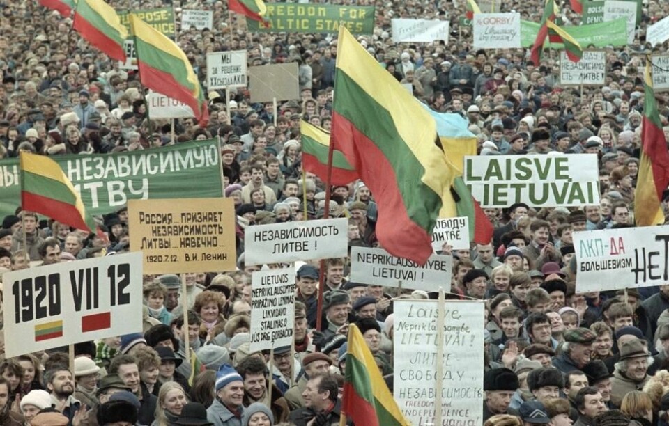Litauen var den første republikken som erklærte seg uavhengig fra Sovjetunionen. Bildet er fra Vilnius i januar 1990, og Litauen fikk sin uavhengighet i mars 1991. Litauen var den første republikken som erklærte seg uavhengig fra Sovjetunionen. Bildet er fra Vilnius i januar 1990, og Litauen fikk sin uavhengighet i mars 1991. Foto: Victor Yurchenko / AP / NTB
