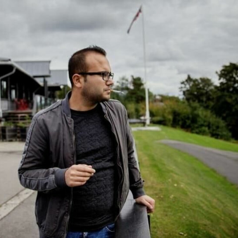 Beste vest: Mohammad Dawood fra Syria har ventet på dette. Lenge. Han vet ikke så mye om Holmenkollen, bortsett fra at folk er rike der. Men planene har han klare. – Jeg skal jobbe, jobbe, jobbe – til jeg får en bedre jobb. Foto: Hilde Unosen.