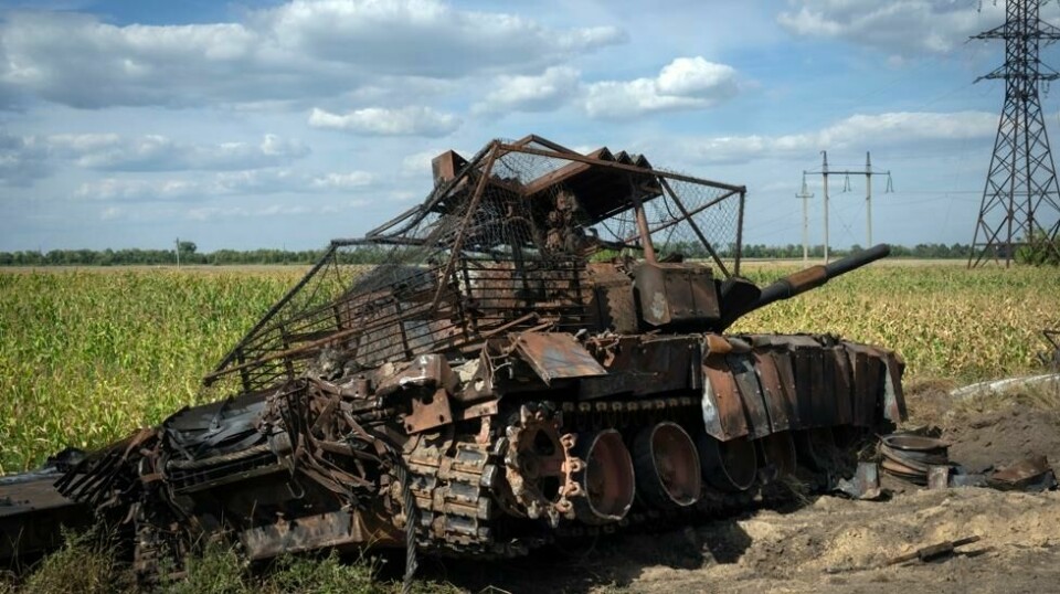 En ødelagt russisk stridsvogn nær Sudzja i Kursk. Ukraina har gjort nye framskritt i den russiske regionen, hevder president Volodymyr Zelenskyj. Ukrainerne innledet en overraskende offensiv i grenseregionen 6. august. Foto: AP / NTB