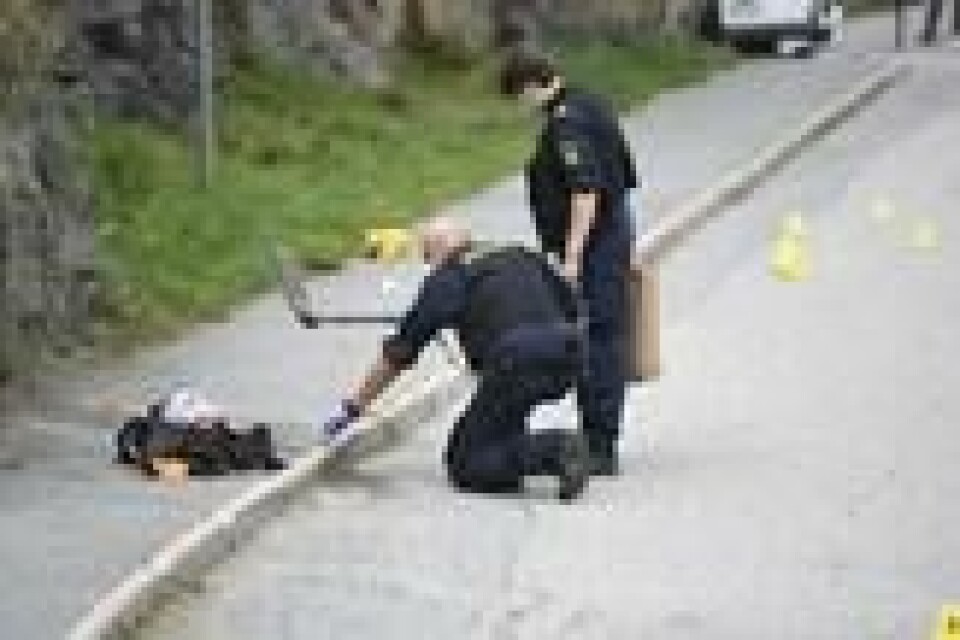 SEPTEMBER 2017: En person skutt og skadd i Tumba i Botkyrka kommune sørvest for om Stockholm. Politiet i arbeidet på åstedet. Foto: Pontus Lundahl/TT / NTB scanpix SEPTEMBER 2017: En person skutt og skadd i Tumba i Botkyrka kommune sørvest for om Stockholm. Politiet i arbeidet på åstedet. Foto: Pontus Lundahl/TT / NTB scanpix