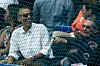 Cubas President Raul Castro sammen med USAs president Barack Obama på en baseballkamp mellom Tampa Bay Rays og det cubanske landslaget på Havana, Cuba. Foto: Ismael Francisco / AP