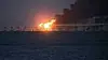 Flammer stiger opp fra Kertsjbroen, som kobler Krimhalvøya til Russland. Sabotasjeaksjonen utøste ny, russisk terrorbombing mot sivile mål i Ukraina. Foto: AP/NTB