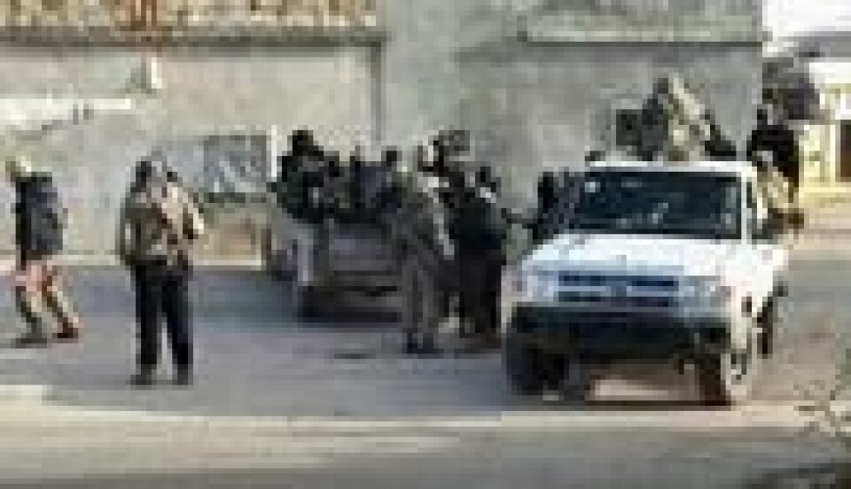 Militante tilknyttet Tahrir al-Sham vist på en av sendingene til det al-Qaida-affilierte «nyhetsbyrået» Ibaa News. Foto offentliggjort 1. mars 2018. Scanpix/AP. Militante tilknyttet Tahrir al-Sham vist på en av sendingene til det al-Qaida-affilierte «nyhetsbyrået» Ibaa News. Foto offentliggjort 1. mars 2018. Scanpix/AP.