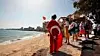 Torsdag feiret innbyggerne i Nord-Kypros gjenåpningen av strandlinjen i Varosha. Foto: Birol Bebek / AFP