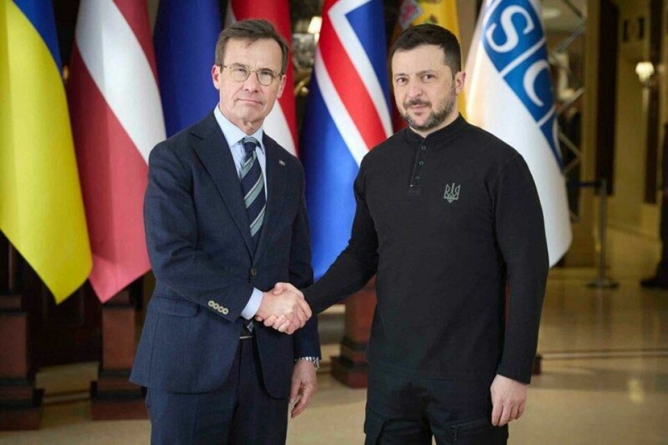 Det er alvorlig om den amerikanske støtten til Ukraina faller bort, sier Sveriges statsminister Ulf Kristersson (t.v.), her sammen med Ukrainas president Volodymyr Zelenskyj.