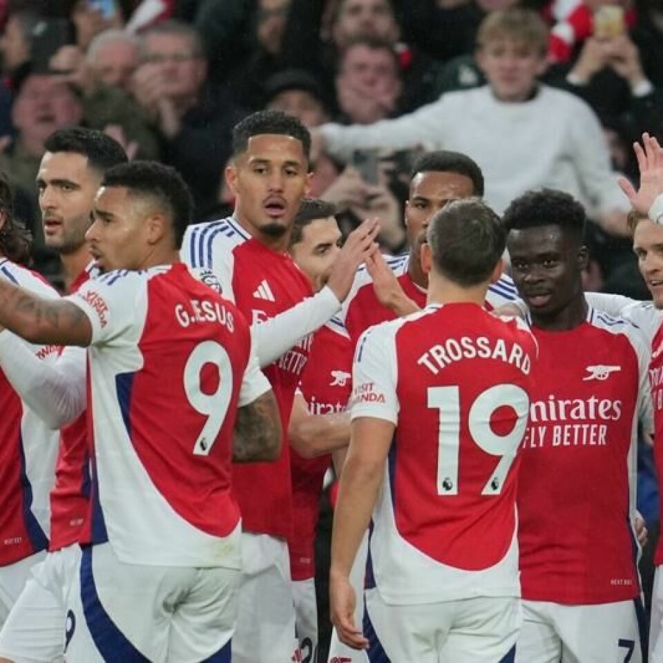Arsenal-spillerne feirer 1-0-scoringen mot Nottingham Forest lørdag.