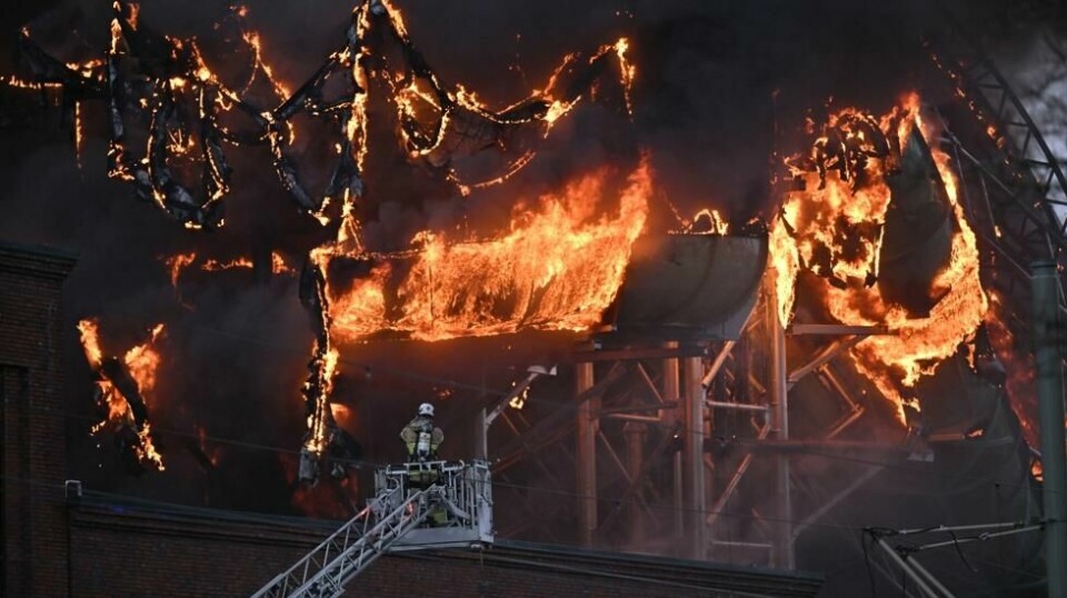 Det brenner voldsomt i det nye badeanlegget på fornøyelsesparken Liseberg i Göteborg.