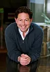 Administrerende direktør Bobby Kotick lover endringer etter at selskapet opplevde et børsfall på grunn streiken og historiene som har kommet frem i etterkant av søksmålet. Foto: Activision Blizzard Inc / Reuters