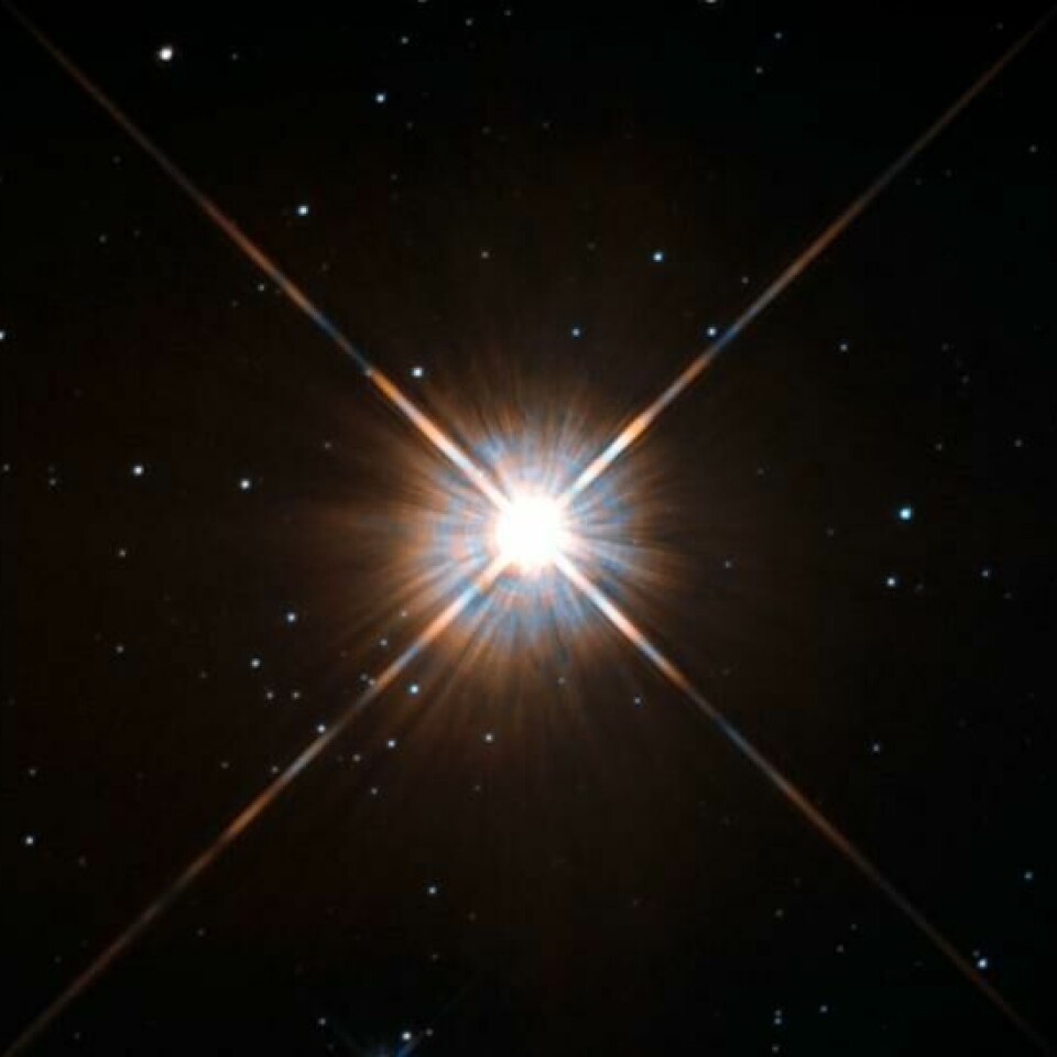 Aldri tidligere har astronomer observert en planet som har så store fellestrekk med Jorden. Planeten kretser rundt stjernen Proxima Centauri, som her er fanget inn gjennom romteleskopet Hubble, ifølge nye bilder fra NASA.