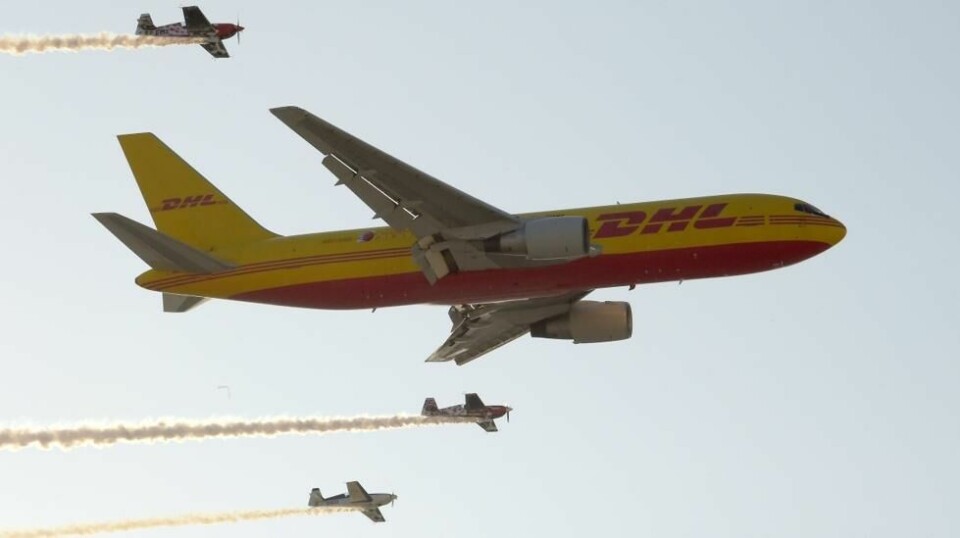 Et fly tilhørende logistikkselskapet DHL.