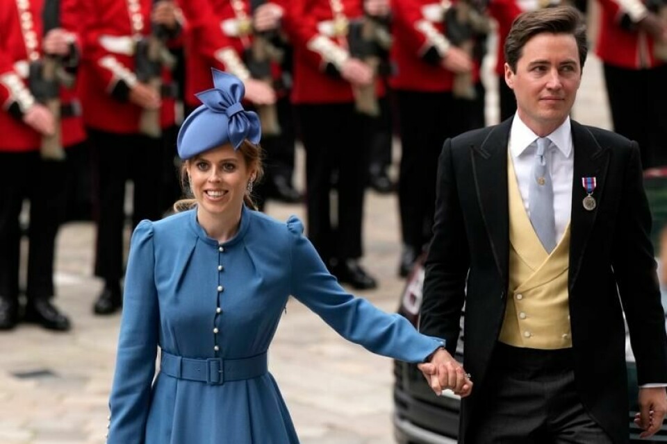 Prinsesse Beatrice og ektemannen Edoardo Mapelli Mozzi fikk datteren Athena Elizabeth Rose i januar måned. Her er de avbildet i 2022. Prinsesse Beatrice og ektemannen Edoardo Mapelli Mozzi fikk datteren Athena Elizabeth Rose i januar måned. Her er de avbildet i 2022. Foto: Matt Dunham / AP Photo / NTB