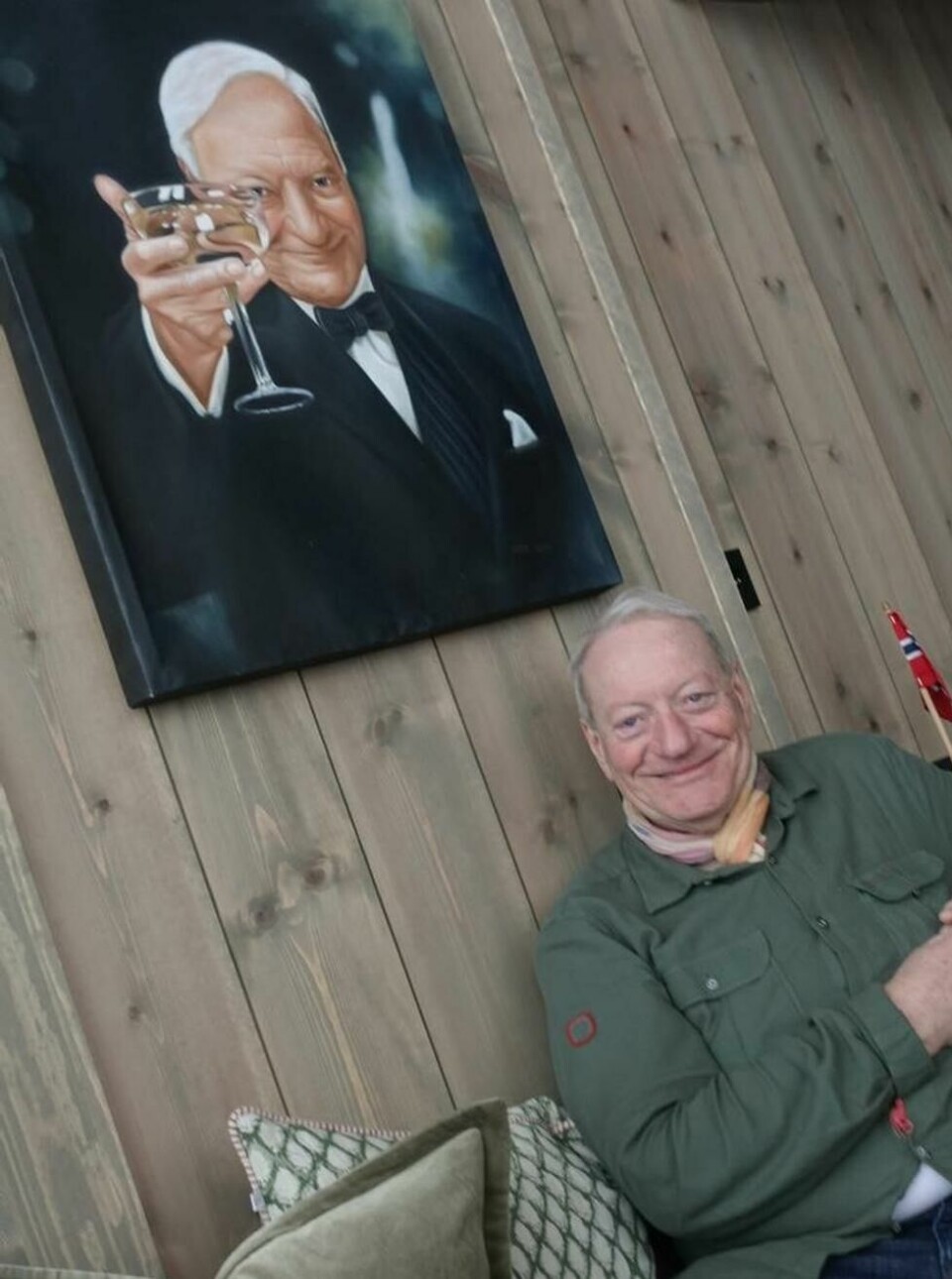 Bildet av Odd Bjørung hang på hans pub Bjørungs i Parkveien rett over gaten fra Lorry. Nå har det fått hedersplassen på kjøkkenet på Beitostølen. Bildet av Odd Bjørung hang på hans pub Bjørungs i Parkveien rett over gaten fra Lorry. Nå har det fått hedersplassen på kjøkkenet på Beitostølen. Foto: Hilde Oreld / Finansavisen