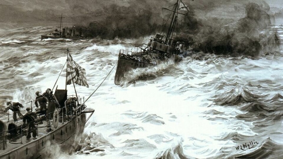 Tegningen illustrerer det japanske krigsskipet Sasanami med det russiske skipet Stereguchtschi på slep. Kort tid etter sank det russiske skipet. Tegningen ble publisert i Illustrated London News i februar 1904. Tegningen illustrerer det japanske krigsskipet Sasanami med det russiske skipet Stereguchtschi på slep. Kort tid etter sank det russiske skipet. Tegningen ble publisert i Illustrated London News i februar 1904. Foto: Illustrated London News/Wikimedia Commons