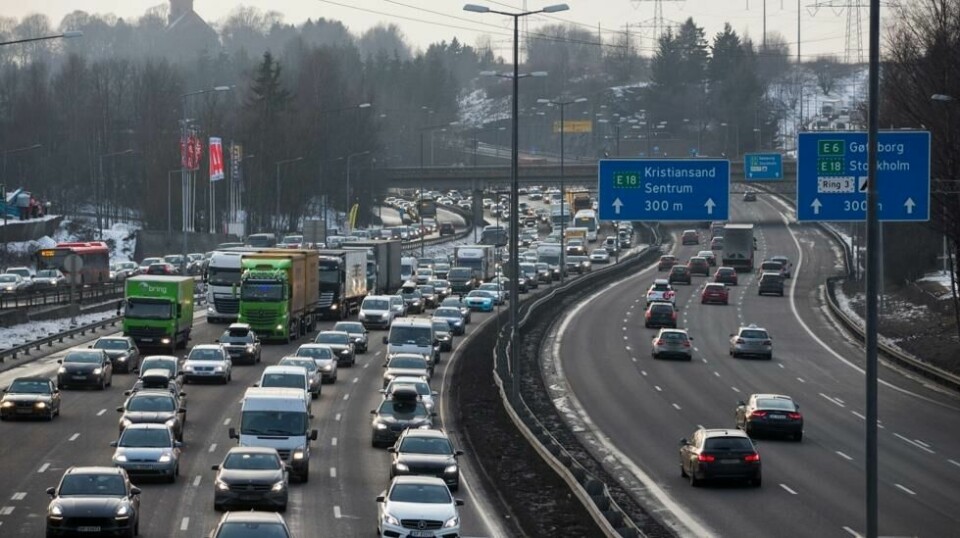 Langs E6 ved Alnabru er det ofte tett trafikk. Det foreligger en plan om å oppgradere 15 kilometer av veien, og legge fem kilometer i tunnel, for å redusere støy og luftforurensning for beboerne langs veien.