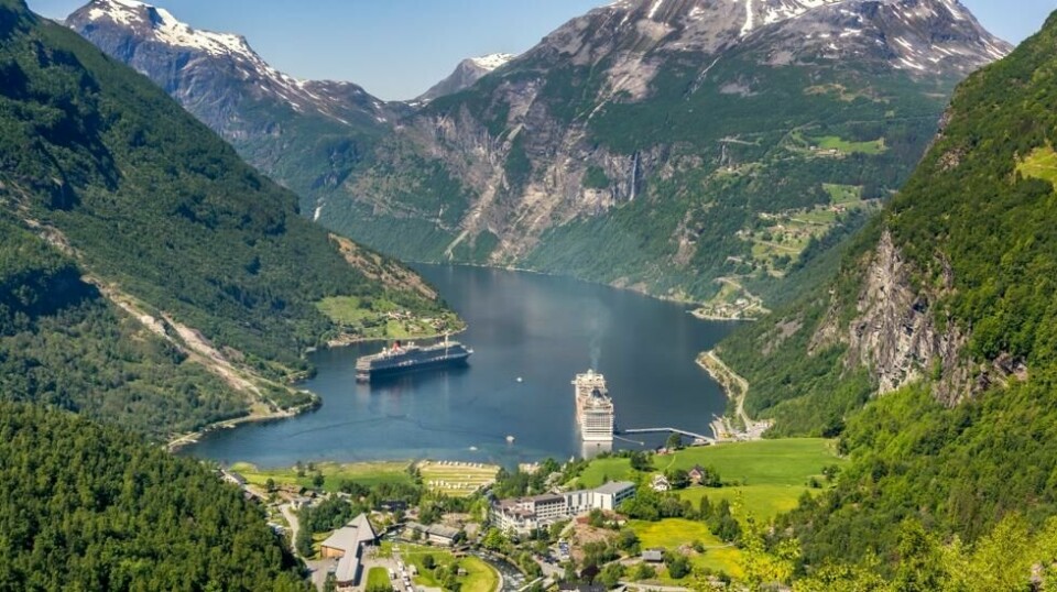Det vestlandske fjordlandskap innbefatter både Geiranger- og Nærøyfjorden. Etter at det kom på verdensarvlisten er masseturismen på kjøl i høysesongen vokst til å bli et problem som kan true fjordenes Unesco-status