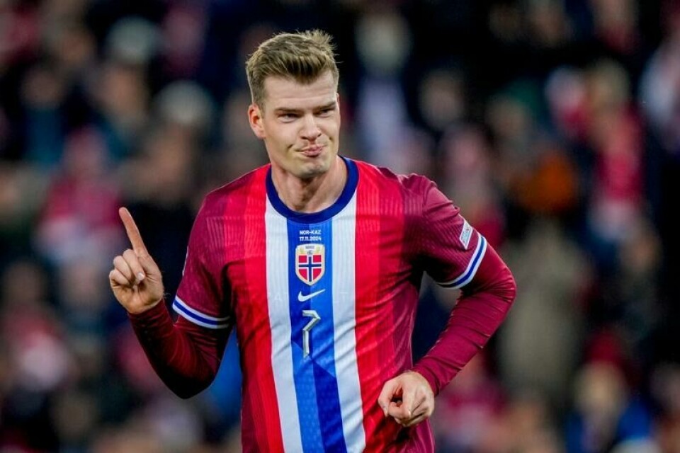 Alexander Sørloth scoret de to første målene da Atlético Madrid gikk videre i cupen med 4-0 over Elche.