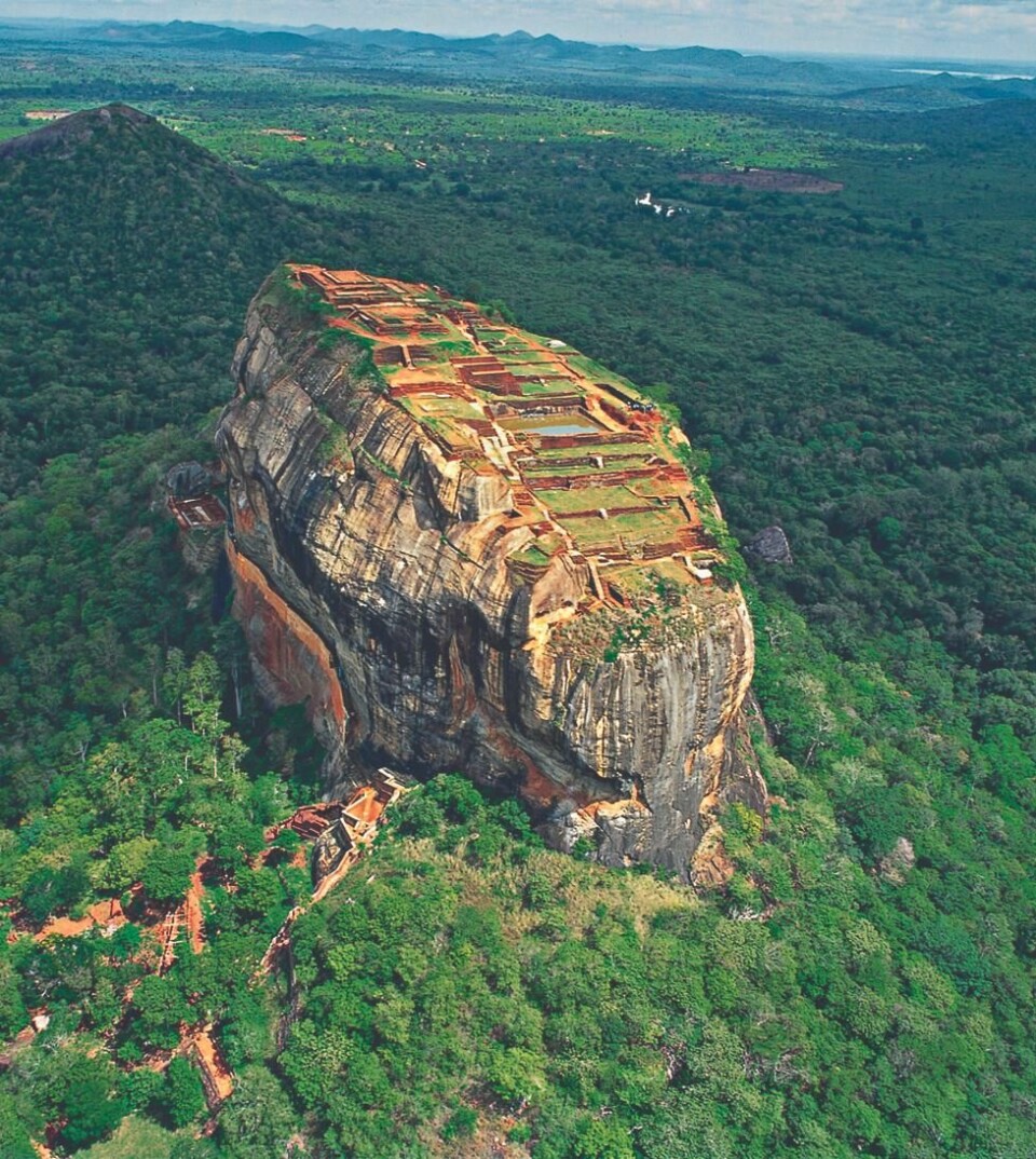 Sigiriya-klippen på Sri Lanka er en helligdom, og ble under den blodige borgerkrigen et symbol på behovet for fred i landet Sigiriya-klippen på Sri Lanka er en helligdom, og ble under den blodige borgerkrigen et symbol på behovet for fred i landet Foto: Arild Molstad