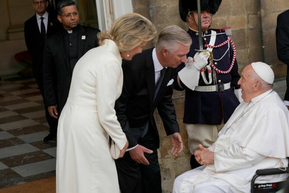 Belgias kong Philippe og dronning Mathilde tok imot pave Frans på Laeken-slottet i Brussel fredag. Senere samme dag møtte paven 15 ofre for overgrep begått av geistlige i Den katolske kirke i Belgia. Foto: Andrew Medichini / AP / NTB Belgias kong Philippe og dronning Mathilde tok imot pave Frans på Laeken-slottet i Brussel fredag. Senere samme dag møtte paven 15 ofre for overgrep begått av geistlige i Den katolske kirke i Belgia. Foto: Andrew Medichini / AP / NTB