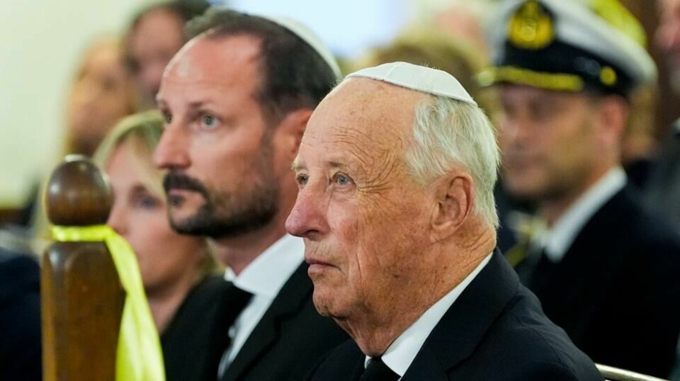 Kong Harald og kronprins Haakon på minnemarkeringen i Synagogen i Oslo mandag ettermiddag. Foto: Terje Pedersen / NTB / POOL