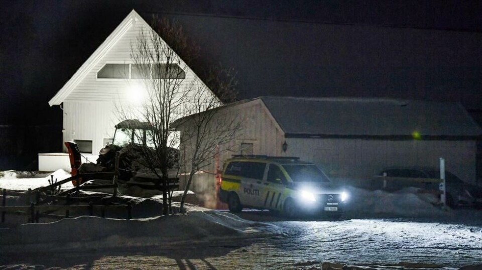 En kvinne i 40-årene ble onsdag kveld pågrepet kveld etter omfattende politiarbeid på en gård i Løten i Innlandet. Kvinnen er siktet for frihetsberøvelse eller medvirkning til dette etter at en mann har vært savnet siden 12. januar. Hun nekter straffskyld.