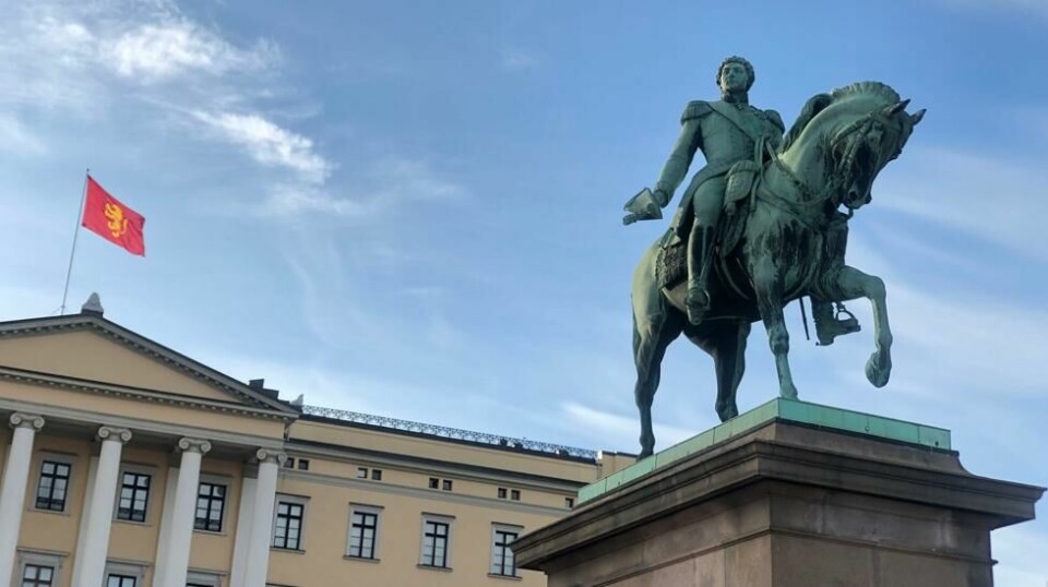 Karl Johan-monumentet, sponset av Karl Johans 'fanklubb' på 1800-tallet.
