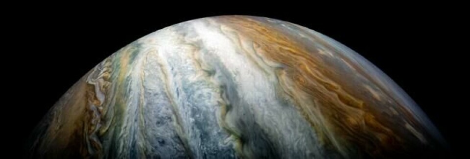 Fargerike skybelter dominerer den sørlige halvkulen. Foto: Nasa. Fargerike skybelter dominerer den sørlige halvkulen. Foto: Nasa.