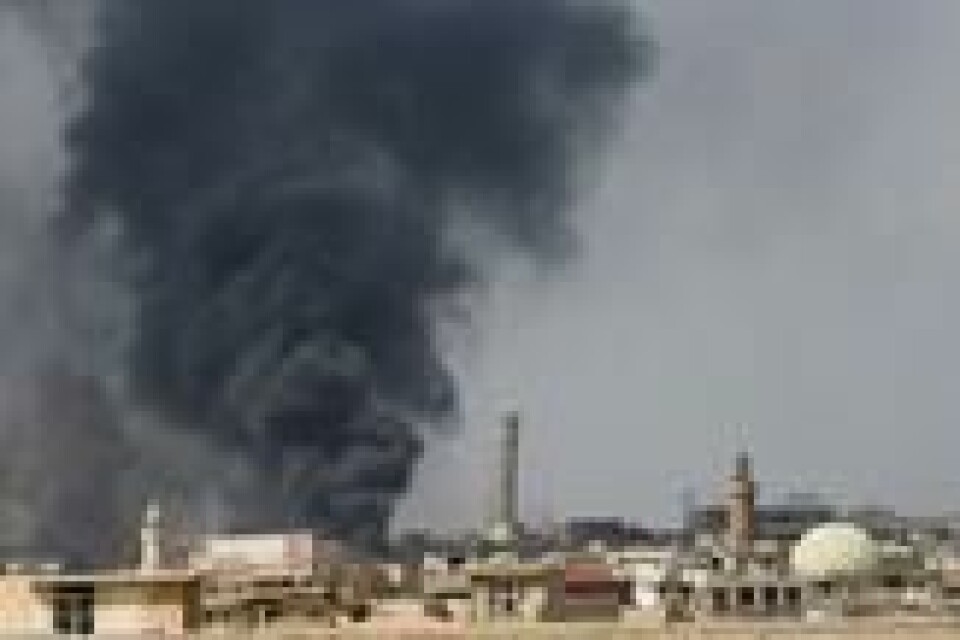 Røyk stiger fredag denne uken fra stormoskeen der Abu Bakr al-Baghdadi holdt sin herostratisk berømte tale om «kalifatet» sommeren 2014. Irakiske styrker kjempet denne uken fortsatt for å drive IS ut av de vestlige delene av Mosul. Røyk stiger fredag denne uken fra stormoskeen der Abu Bakr al-Baghdadi holdt sin herostratisk berømte tale om «kalifatet» sommeren 2014. Irakiske styrker kjempet denne uken fortsatt for å drive IS ut av de vestlige delene av Mosul. Foto: Youssef Boudlal / Reuters
