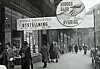 Året etter at svenskene hadde arrestert de tre norske sabotørene ble det arrangert en norsk uke i Stockholm. 9.-15. oktober 1944 ble utstillingen «Norges barn takker Sverige» holdt i Stockholms-Tidningens lokaler ved Stureplan. Foto: Riksarkivet/ flickr.com