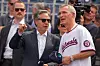 USAs utenriksminister Antony Blinken var blant tilskuerne da Natos generalsekretær Jens Stoltenberg kastet i gang kampen mellom Washington Nationals og St. Louis Cardinals i Washington mandag kveld. Det kan hende han ga Stoltenberg noen gode kasteråd også. Foto: Javad Parsa / NTB