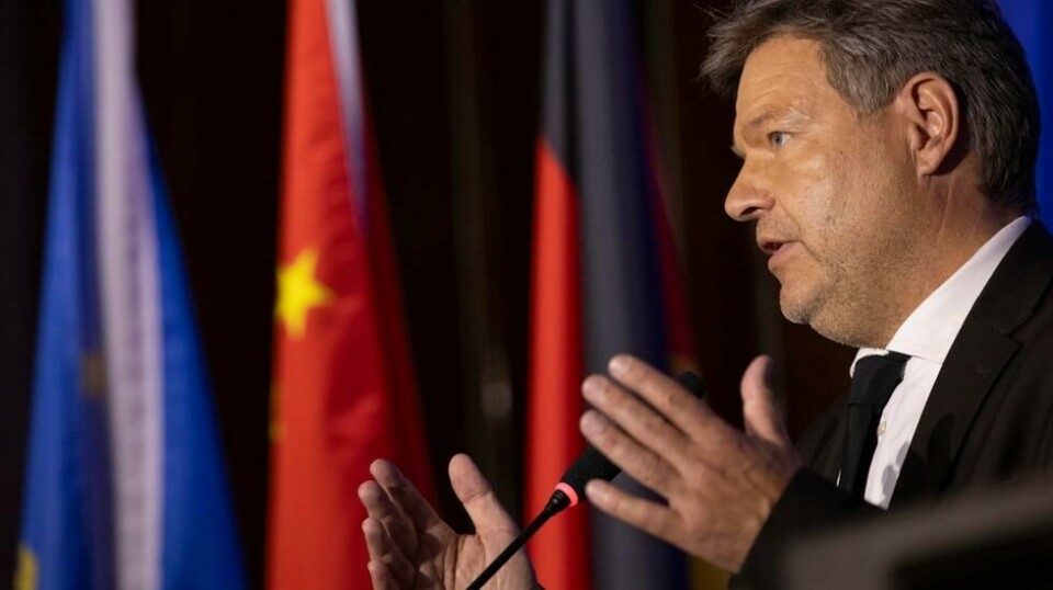 Tysklands finansminister og visestatsminister Robert Habeck holdt en pressekonferanse i Shanghai lørdag. Han har gjentatte ganger advart Kina om konsekvenser av støtte til Russland. Foto: Andres Martinez Casares / AP / NTB