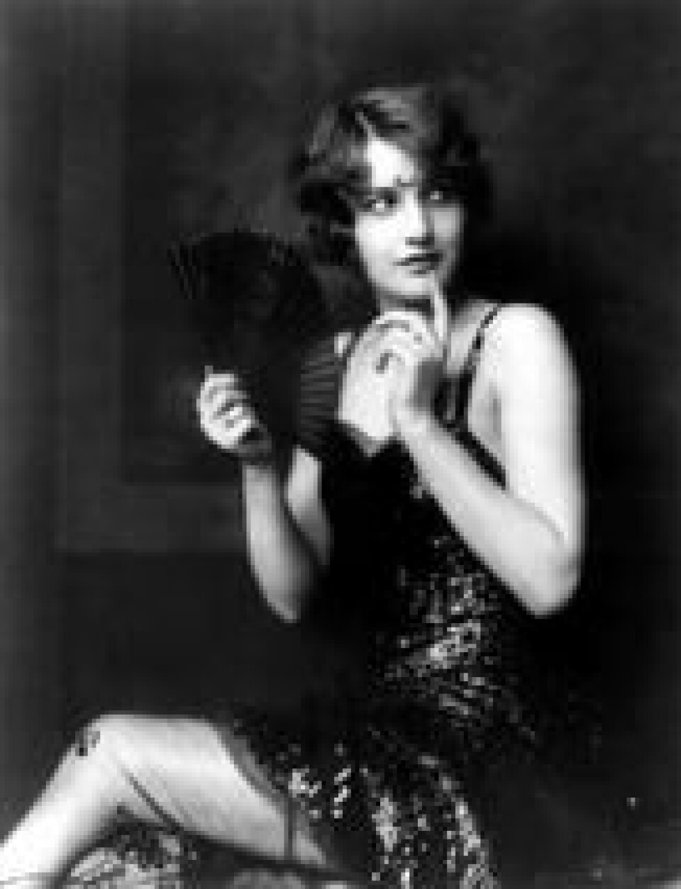 Hun ble født Ruby Catherine Stevens, og ble til legenden Barbara Stanwyck, her som som Ziegfeld-jente. Bildet er tatt i 1924. Hun ble født Ruby Catherine Stevens, og ble til legenden Barbara Stanwyck, her som som Ziegfeld-jente. Bildet er tatt i 1924. Foto: Alfred Cheney Johnston