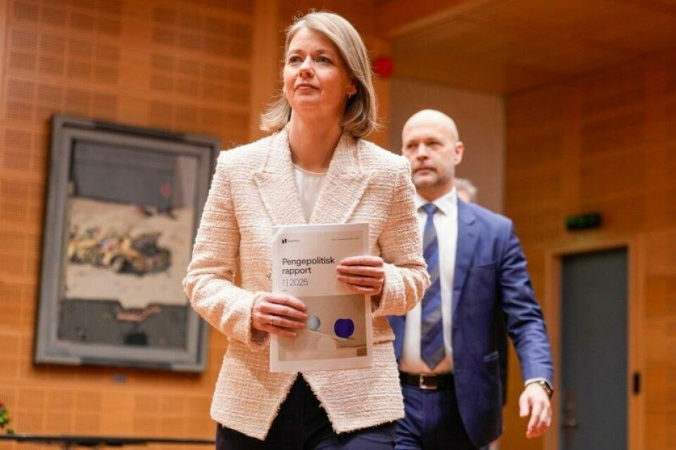 Sentralbanksjef Ida Wolden Bache og Norges Banks komité for pengepolitikk og finansiell stabilitet holder styringsrenten uendret.