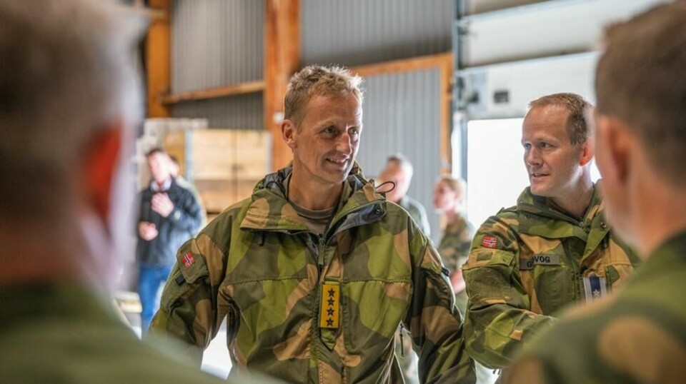 Norges nye forsvarssjef, general Eirik Kristoffersen, under sin første reise som forsvarssjef. Her på 133 luftving, Evenes, hvor generalen møtte på de ansatte og vernepliktige som arbeider på Evenes flystasjon.