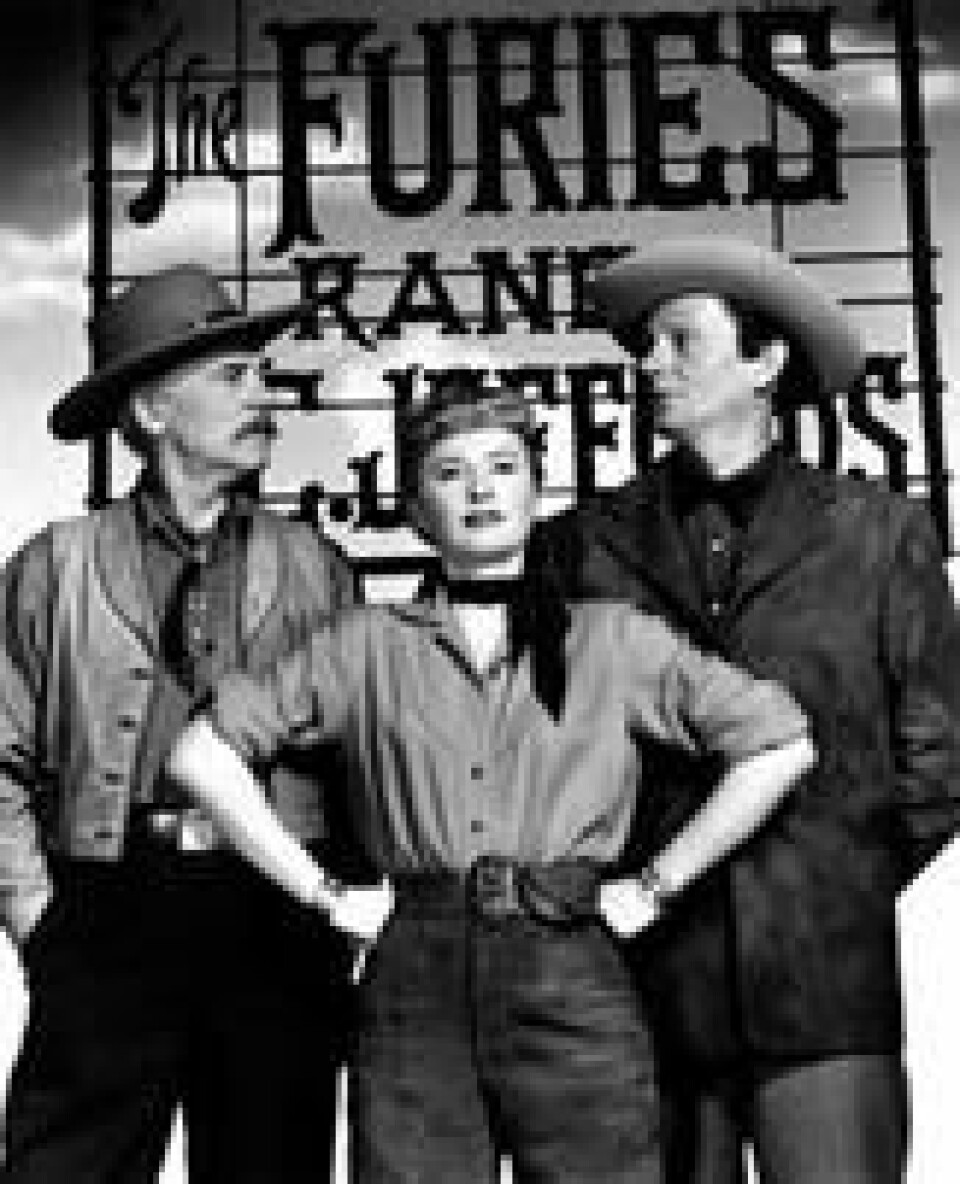 I 1950 spilte Barbara Stanwyck mot blant annet Walter Huston og Wendell Corey i westerndramaet «The Furies». Foto: UIP I 1950 spilte Barbara Stanwyck mot blant annet Walter Huston og Wendell Corey i westerndramaet «The Furies». Foto: UIP
