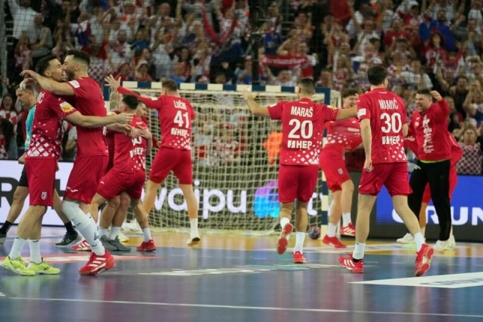 Kroatia feirer seieren over Frankrike i VM-semifinalen i håndball.