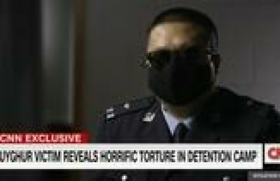 Til CNN forteller en kinesisk tidligere politimann for første gang om hvordan de fikk lister med uighurer som skulle pågripes og avhøres, ved å bruke alle midler man trengte, for å få tilståelser og angivelser. Til CNN forteller en kinesisk tidligere politimann for første gang om hvordan de fikk lister med uighurer som skulle pågripes og avhøres, ved å bruke alle midler man trengte, for å få tilståelser og angivelser. Foto: skjermdump/CNN