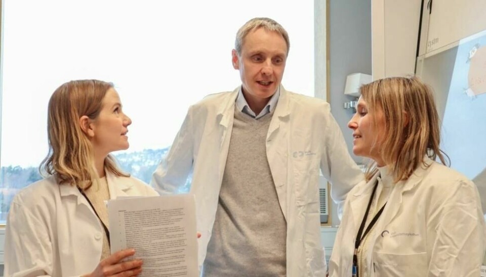 Sonja H. Brunvoll (til venstre), Arne Søraas og Merete Ellingjord-Dales studie om covid-19 og hukommelse fikk mye medieoppmerksomhet. Sonja H. Brunvoll (til venstre), Arne Søraas og Merete Ellingjord-Dales studie om covid-19 og hukommelse fikk mye medieoppmerksomhet. Foto: Lars Petter Devik