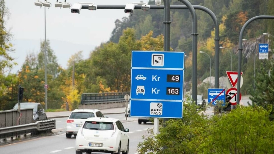 Andelen som sier de vil slite med en økning i bompengene på 500 kroner i måneden har gått kraftig opp.