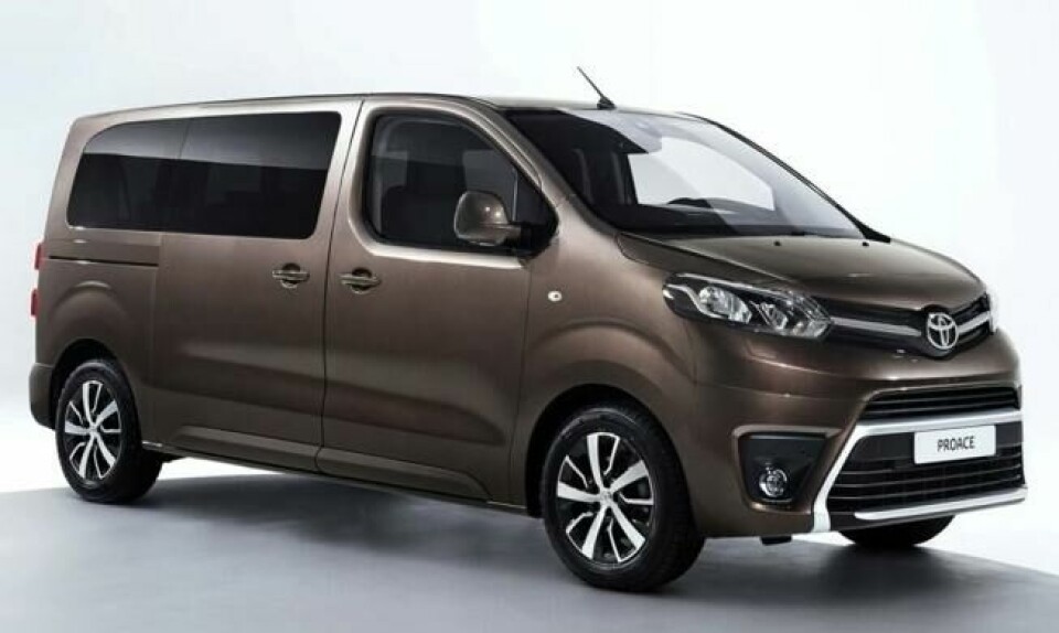 Verso er arvtageren til legendariske Toyota Hiace. Den finnes også i en personbilutgave som heter Verso. Verso er arvtageren til legendariske Toyota Hiace. Den finnes også i en personbilutgave som heter Verso.