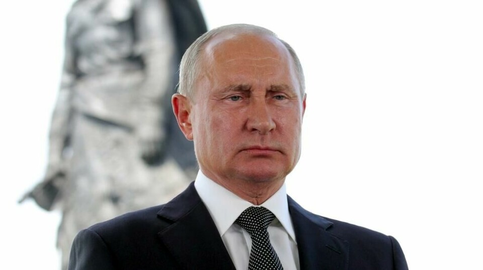Russlands president Vladimir Putin får gjennomgå av russiske soldatmødre.