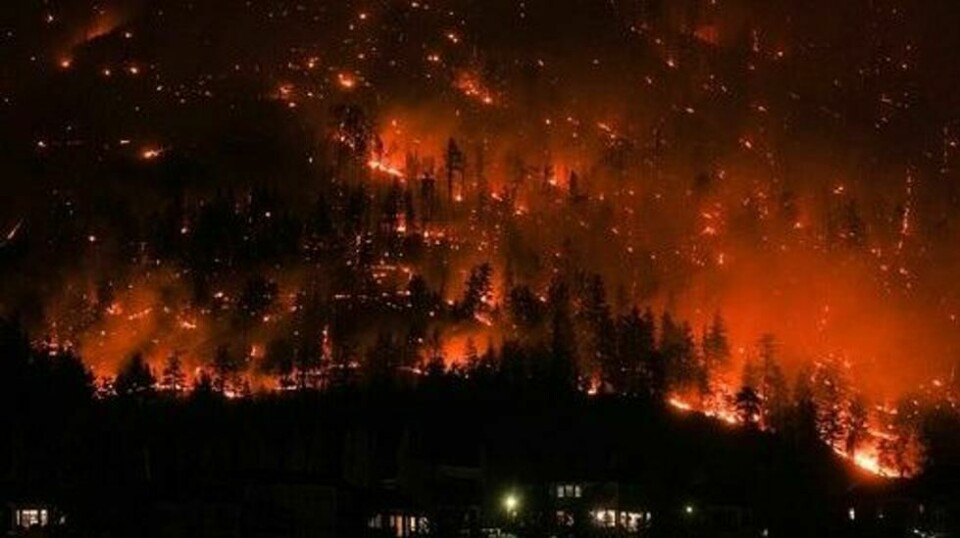 Fjorårets brannsesong ble den verste som noensinne er registrert i Canada. Dette bildet ble tatt av en skogbrann i provinsen British Columbia 18. august i fjor. Nå er brannsesongen på nytt i gang.