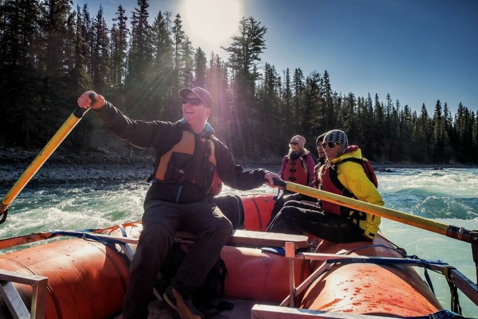 PÅ ELVEN: For Jeff Fox er elverafting en fenomenal måte å oppleve Jaspers praktfulle natur på. PÅ ELVEN: For Jeff Fox er elverafting en fenomenal måte å oppleve Jaspers praktfulle natur på.