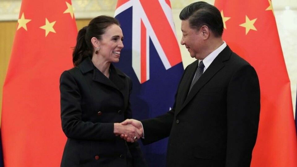 Ardern avbildet sammen med Kinas president Xi Jinping. Ardern avbildet sammen med Kinas president Xi Jinping. Foto: Kenzaburo Fukuhara / Kyodo News/Reuters/NTB