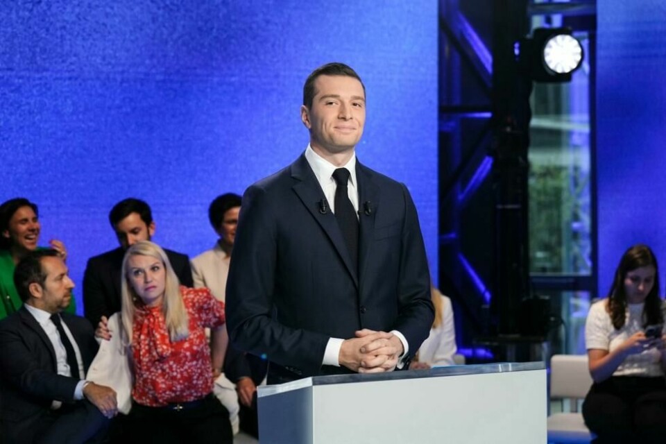 Partileder og statsministerkandidat fra Nasjonal samling Jordan Bardella deltar på en TV-debatt. Partileder og statsministerkandidat fra Nasjonal samling Jordan Bardella deltar på en TV-debatt. Foto: Dimitar Dilkoff / Pool via AP / NTB