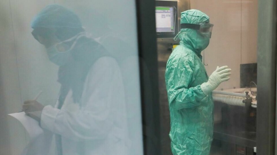 Osterholm er bare en av mange som i lang tid har advart mot coronavirus. Likevel ble eksperten tatt på senga. Bildet viser et laboratorium i Egypt, hvor vaksineutviklere jobber på spreng.